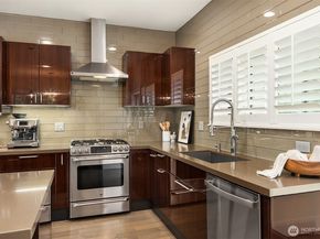 998 NE High Street 12, Issaquah WA 98029