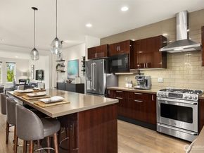 998 NE High Street 12, Issaquah WA 98029