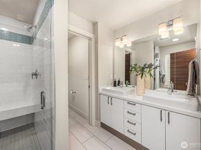 998 NE High Street 12, Issaquah WA 98029
