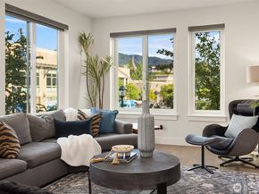 998 NE High Street 12, Issaquah WA 98029