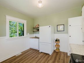 1922 4th Street, Bremerton WA 98337