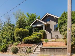 1922 4th Street, Bremerton WA 98337