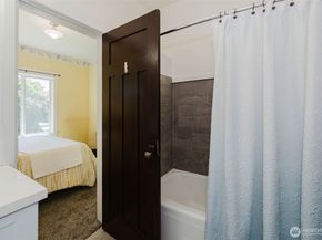 1922 4th Street, Bremerton WA 98337
