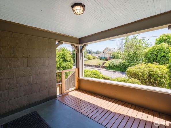 1922 4th Street, Bremerton WA 98337