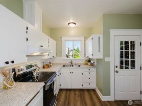 1922 4th Street, Bremerton WA 98337