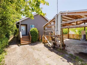 1922 4th Street, Bremerton WA 98337