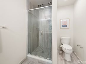 2422 NW 60th B, Seattle WA 98107