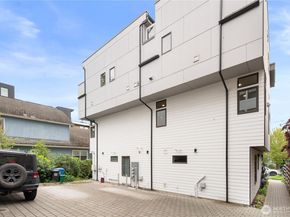 2422 NW 60th B, Seattle WA 98107