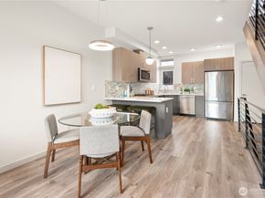 2422 NW 60th B, Seattle WA 98107