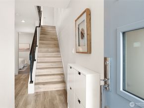 2422 NW 60th B, Seattle WA 98107