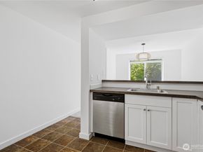 6700 NE 182nd ST C201, Kenmore WA 98028