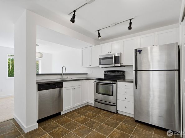 6700 NE 182nd ST C201, Kenmore WA 98028