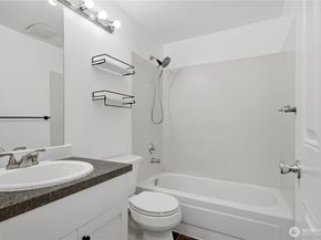 6700 NE 182nd ST C201, Kenmore WA 98028
