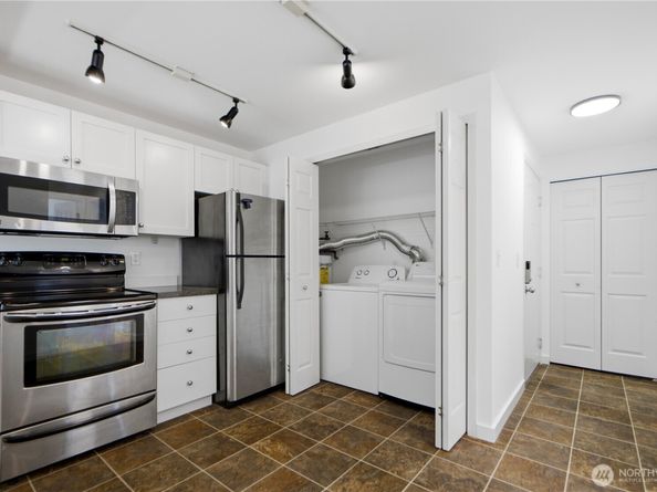 6700 NE 182nd ST C201, Kenmore WA 98028