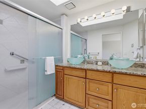 31074 9th Avenue S, Federal Way WA 98003