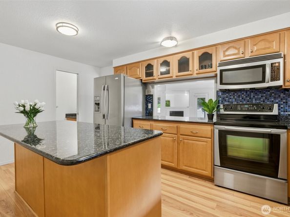 31074 9th Avenue S, Federal Way WA 98003