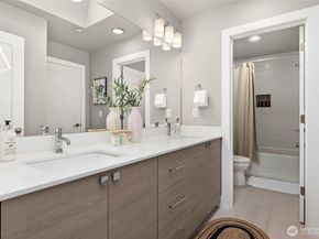 8021 NE 127th Lane, Kirkland WA 98034