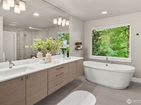 8021 NE 127th Lane, Kirkland WA 98034