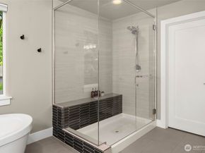 8021 NE 127th Lane, Kirkland WA 98034