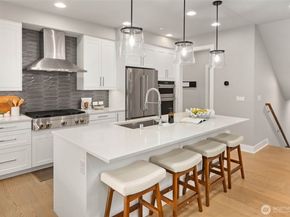 8021 NE 127th Lane, Kirkland WA 98034