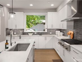 8021 NE 127th Lane, Kirkland WA 98034