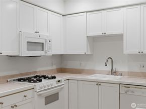 4722 12th Avenue NE 201, Seattle WA 98105