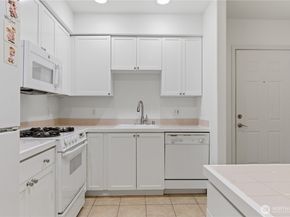 4722 12th Avenue NE 201, Seattle WA 98105