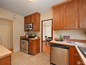 2562 6th Avenue W, Seattle WA 98119