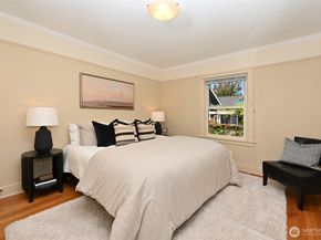 2562 6th Avenue W, Seattle WA 98119