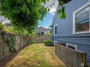 2562 6th Avenue W, Seattle WA 98119