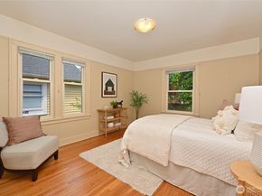 2562 6th Avenue W, Seattle WA 98119