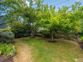 2562 6th Avenue W, Seattle WA 98119