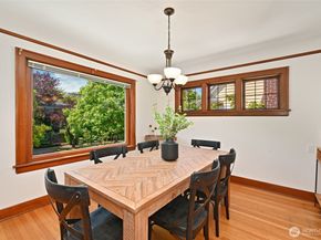 2562 6th Avenue W, Seattle WA 98119