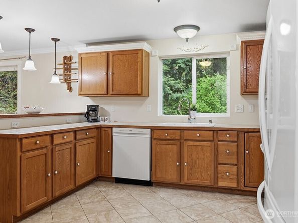 496 Pleasant Drive, Bremerton WA 98312