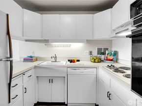 2040 43rd Avenue E 215, Seattle WA 98112