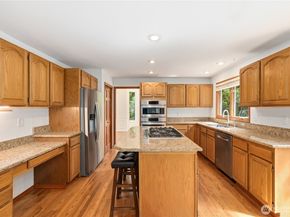 18605 SE 174th Way, Renton WA 98058