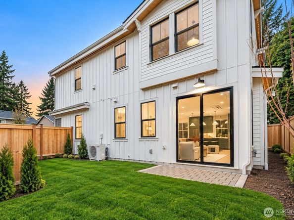 10612 NE 54th Lane, Kirkland WA 98033
