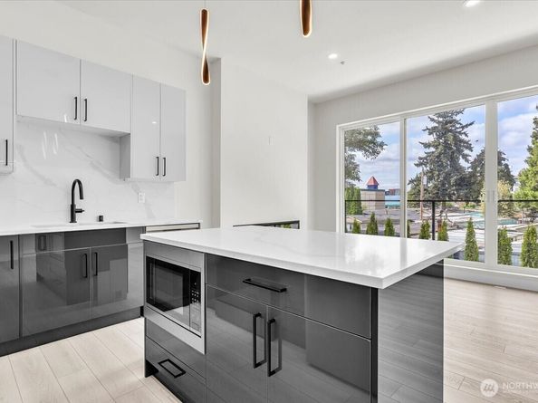 7005 NE 182nd St 102, Kenmore WA 98028