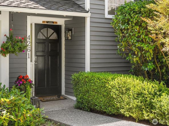 4261 244th Place SE, Sammamish WA 98029