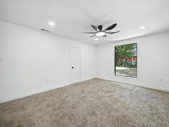 2729  Wallace Street , Fort Worth Texas 76105
