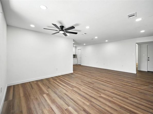 2729  Wallace Street , Fort Worth Texas 76105