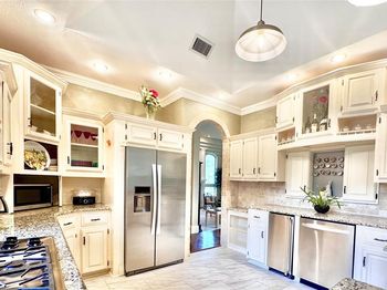 1450  Meandering Way 