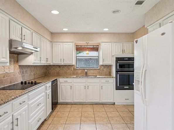 2608  Timberleaf Drive , Carrollton Texas 75006