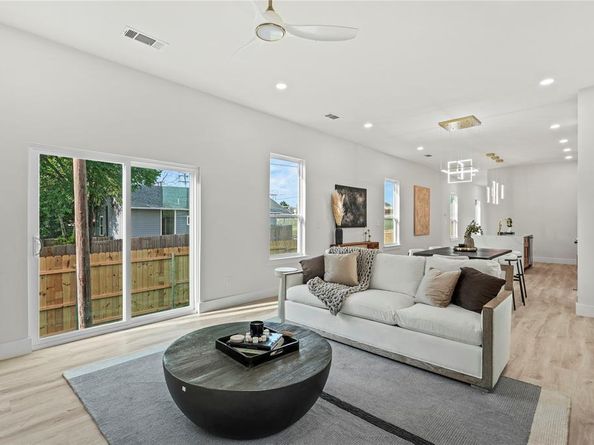 601 S Moore Street , Dallas Texas 75203