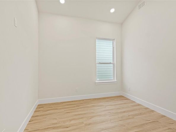 601 S Moore Street , Dallas Texas 75203
