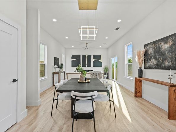 601 S Moore Street , Dallas Texas 75203