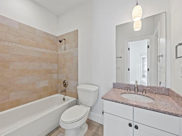 3200  Ross Avenue  22, Dallas Texas 75204