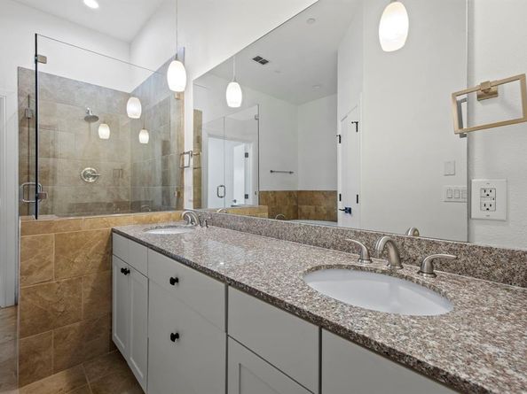 3200  Ross Avenue  22, Dallas Texas 75204