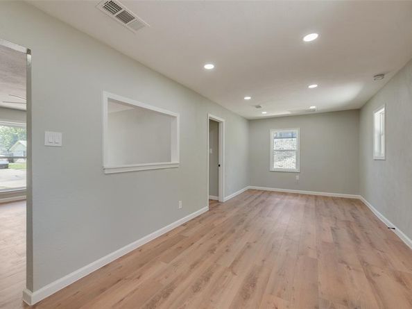 1650  Bending Oaks Trail , Dallas Texas 75217