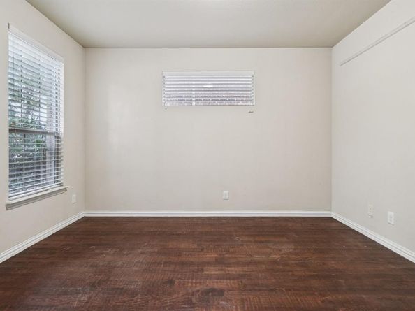 1009  Chickasaw Drive , Carrollton Texas 75010